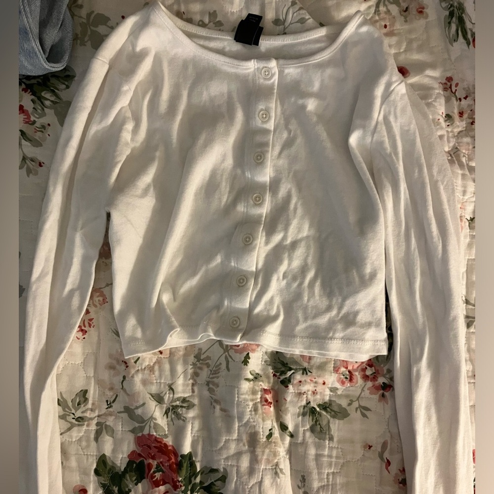long-sleeved cute white winteresque croptop wildfable xs